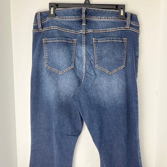 7 For All Mankind Women's A Pocket Medium Wash Flare Jeans - Picture 6 of 10